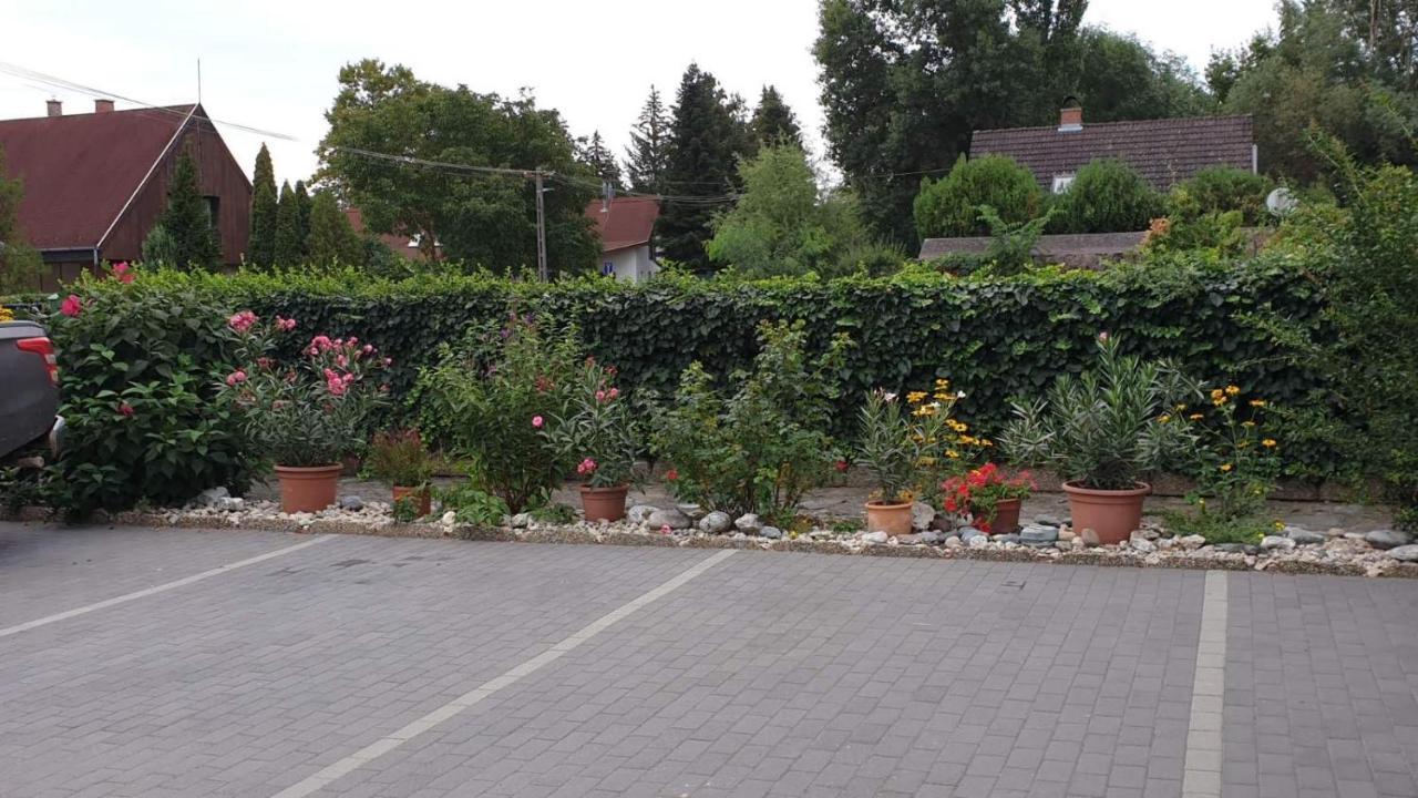 Ilona Apartmanok Balatonboglár Exteriör bild